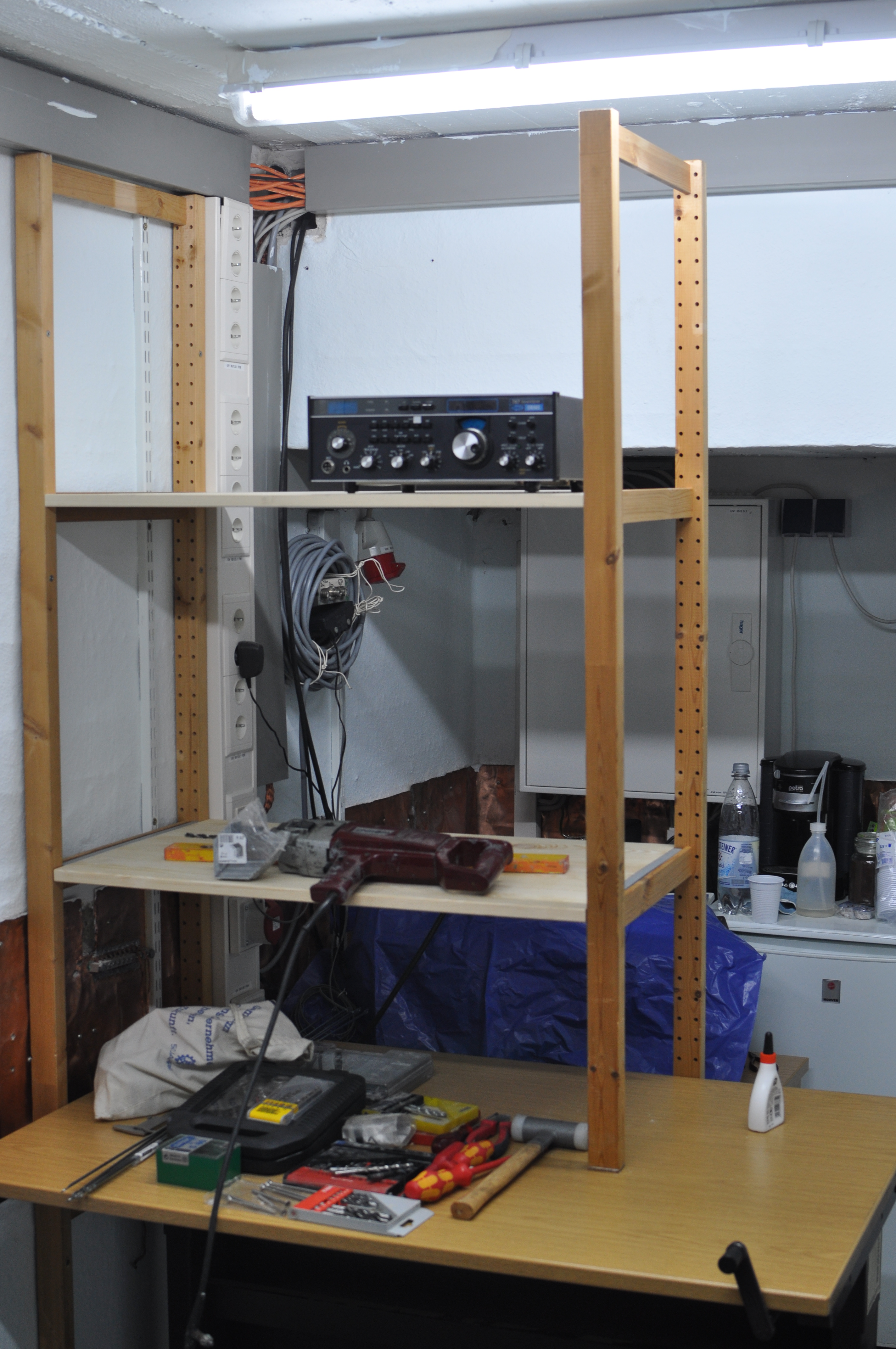  schrauben und kleben. 