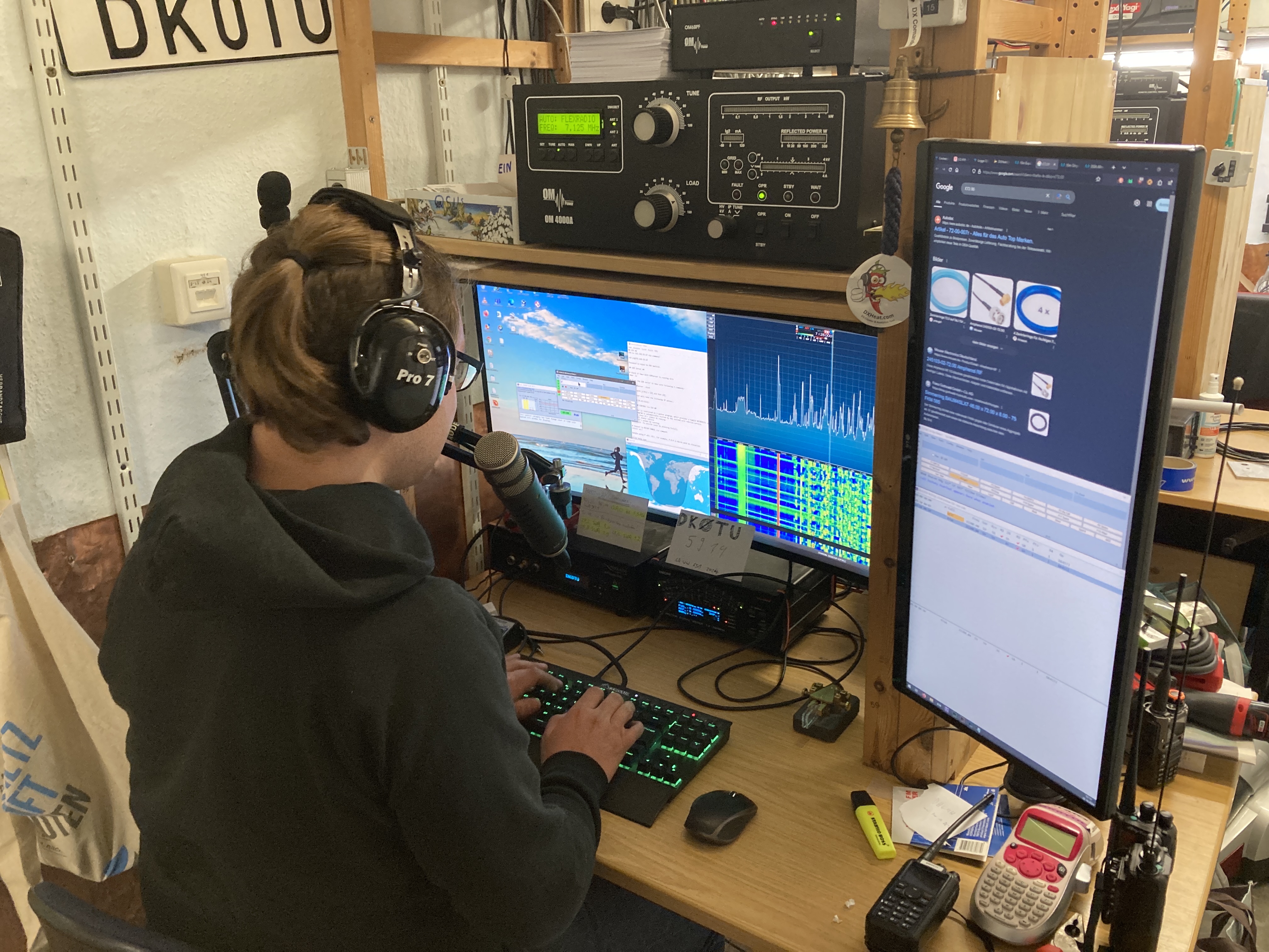 DK0TU Operator am Funkgerät